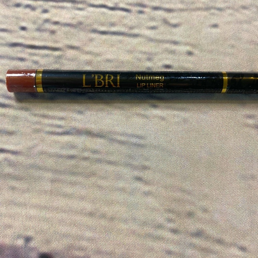 L’Bri Nutmeg lip liner